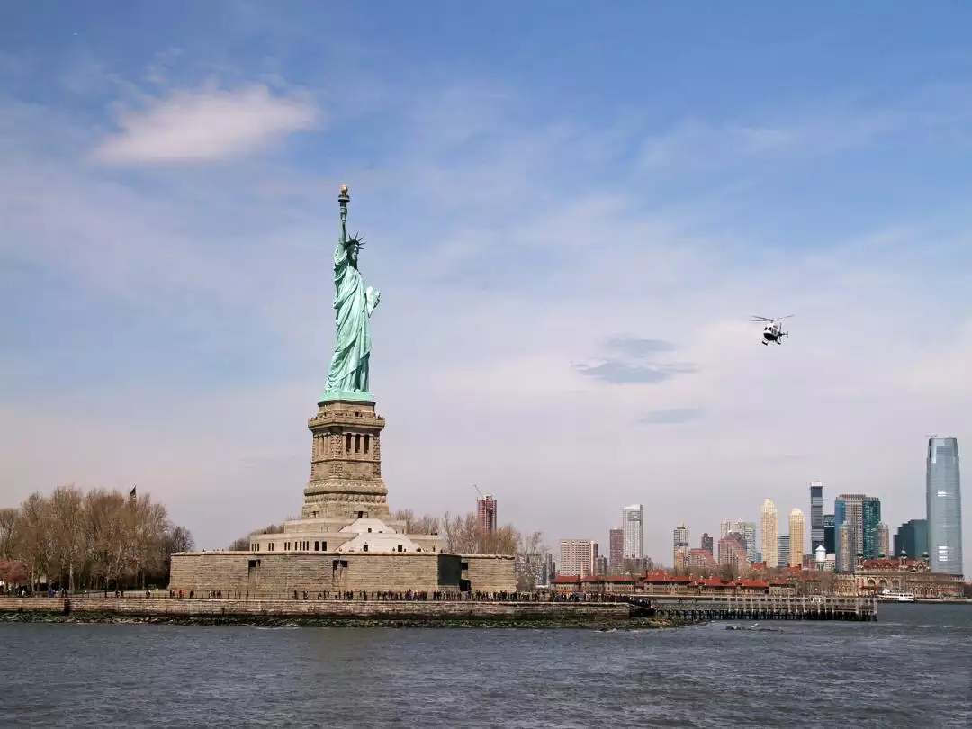 Statue of Liberty NYC image by Monica Volpin from Pixabay